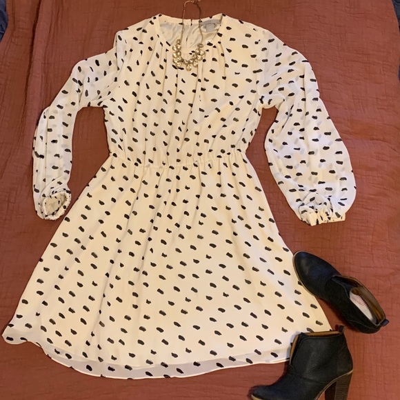 H&M Dresses & Skirts - NWT H&M LS White & Black Flirty Dress! Size Medium